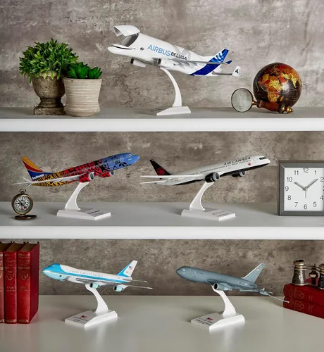 Miniatura 11 de Skymarks Boeing 747-200 VC-25 Modelo Snap-Fit a escala 1/250 – 11 pulgadas de longitud, 9.4 pulgadas de envergadura – Avión coleccionable
