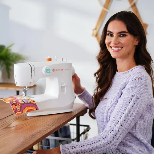 Miniatura 4 de SINGER M1500 Máquina de coser ligera y portátil con kit de accesorios 57 aplicaciones de puntada, luz LED y pespunte de 4 pasos Ideal