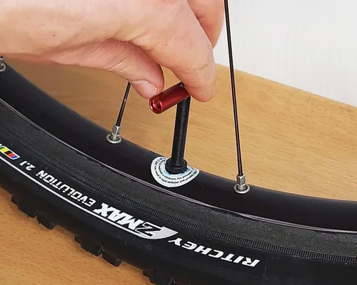 Miniatura 8 de TireJect Kit de sellador de neumáticos para bicicleta de montaña (MTB) - Protección de neumáticos planos sin cámara y sin cámara - Sello