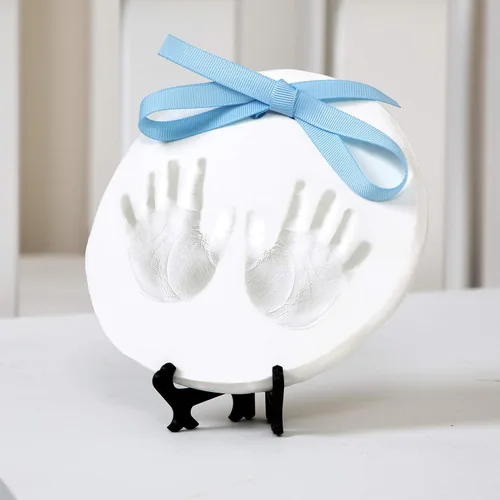 Nuby Kit de fundición de arcilla con caballete más cintas azules y rosas para recién nacidos y niños