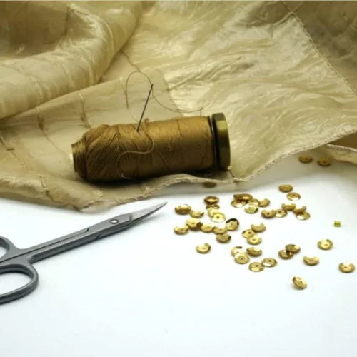 Miniatura 6 de KIMOBER 16000 lentejuelas sueltas a granel de 0.236 pulgadas, mezcla de 24 colores arcoíris redondas, lentejuelas con agujeros para coser