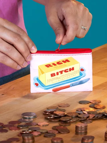 Miniatura 36 de Blue Q Monedero, hecho de 95% plástico reciclado. Práctica pequeña bolsa con cremallera para guardar monedas, tarjetas de regalo, auriculares, más.