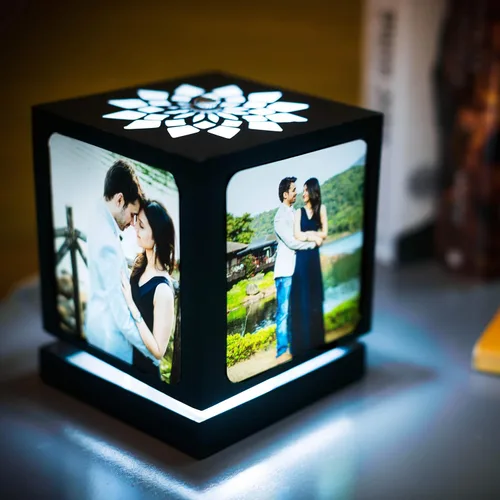 ZOCI VOCI Marco de fotos LED giratorio personalizado con 4 fotos, regalos de boda personalizados para parejas 2024 (negro mediano)