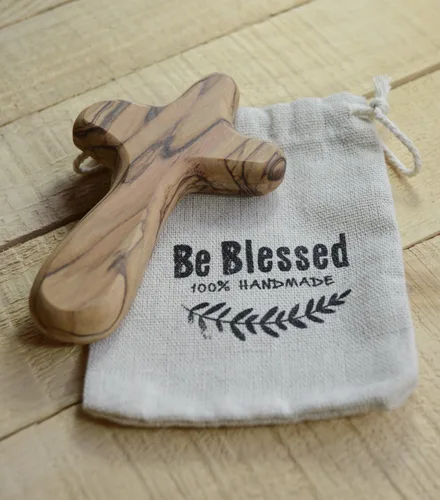 Miniatura 5 de Cruz de 10.16 cm de madera de olivo para sujetar en la mano de Belén en bolsa (certificada) - Fina cruz de madera para orar y confort, cruz de palma