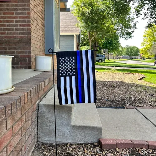 Miniatura 4 de AMZFLAG Bandera de jardín de línea azul fina de 12 x 18 pulgadas, banderas bordadas de jardín de policía para exteriores, bandera americana pequeña
