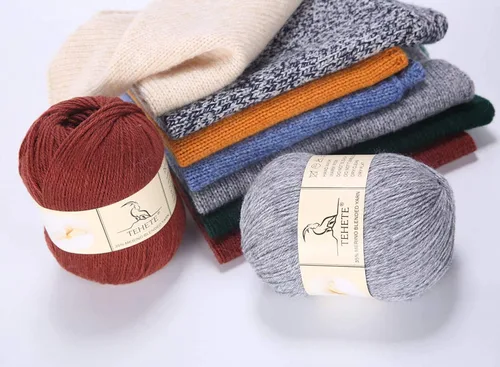 Miniatura 3 de Ovillo de lana de merino para tejer (3 capas) suave y ligero de 150g para ganchillo (Beige)