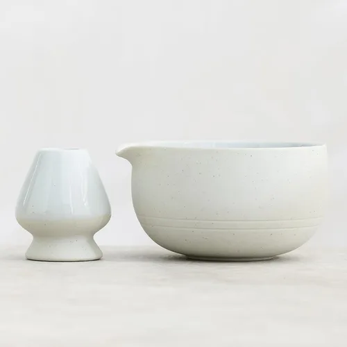 Ochcahser Juego de té japonés, incluye cuenco de matcha con boquilla, soporte para batidor de matcha (chasen), 15.2 onzas hechas a mano de cerámica