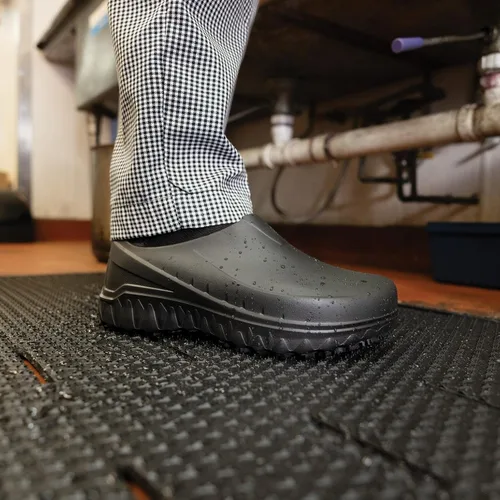 Miniatura 8 de Shoes for Crews Unisex Slip-Resistant Work Clogs - Comfortable, Non-Slip Work Shoes for Men & Women in Food Service, Healthcare, Hospitality - Negro