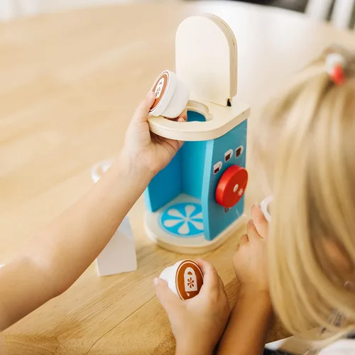Miniatura 8 de Melissa & Doug Juego de cafetera de madera para preparar y servir de 11 piezas, accesorios de cocina, accesorios de cocina para niños, juego