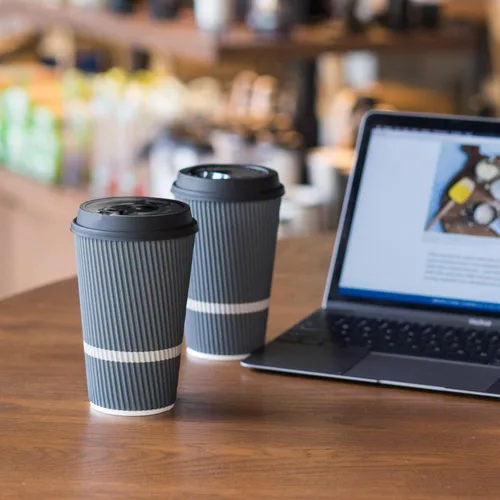 Miniatura 4 de Tazas de café desechables con tapas, taza de café de 16 onzas (paquete de 70). Las tazas de viaje grandes mantienen la forma con bebidas frías