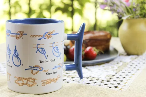 Miniatura 3 de The Unemployed Philosophers Guild Taza de Cómo Atar Nudos - Aprende a Hacer 8 Diferentes Nudos con tu Café, Viene en una Caja de Regalo, Cuerda