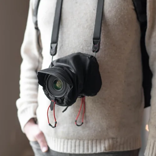 Miniatura 5 de Peak Design Funda de lluvia Shell para cámara, pequeña, cubierta de lluvia resistente a la intemperie para cámara DSLR, tela de neopreno elástica
