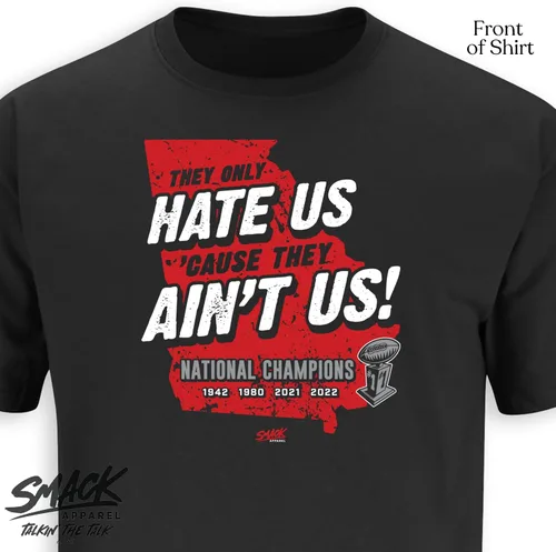 Miniatura 4 de ¡Solo nos odian porque no son como nosotros! Camiseta para fanáticos del Georgia College (SM-5XL)