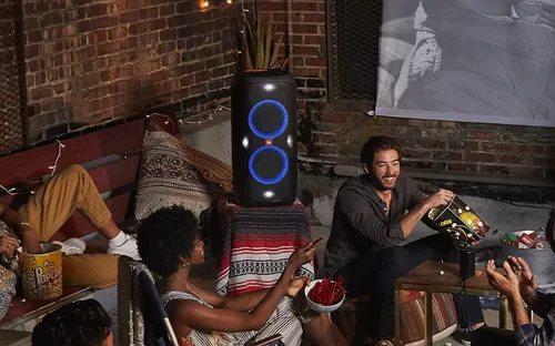 Miniatura 13 de JBL Partybox 310 - Altavoz portátil para fiestas con batería de larga duración, potente sonido JBL y emocionante espectáculo de luces, color negro
