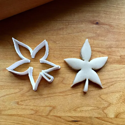 Miniatura 2 de Sweet Prints Inc Set of 2 Buckeye Leaf Cookie Cutters - Dishwasher Safe (6")