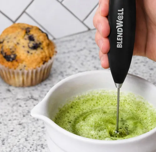 Miniatura 6 de BlendWell Espumador de leche eléctrico para matcha y café, mezclador de bebidas de mano con batería, con soporte, batidor de acero inoxidable, negro