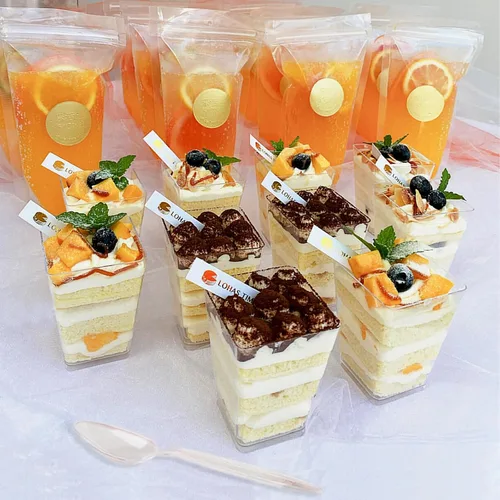 Miniatura 2 de Hiasobre Paquete de 100 vasos de plástico de 5 onzas para postre con tapas y cucharas, tazas reutilizables de parfait transparente, vasos cuadrados