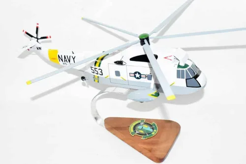 Miniatura 4 de Sikorsky® SH-3 SEA King™, HS-75 Emerald Knights, modelo a escala de caoba de 16