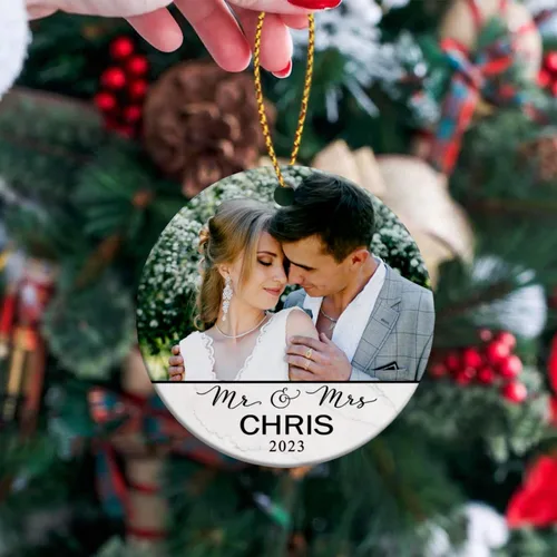 Miniatura 4 de Adorno de cerámica personalizable con texto en inglés «Our First Christmas Together As Mr and Mrs 2024», adorno personalizado para parejas recién