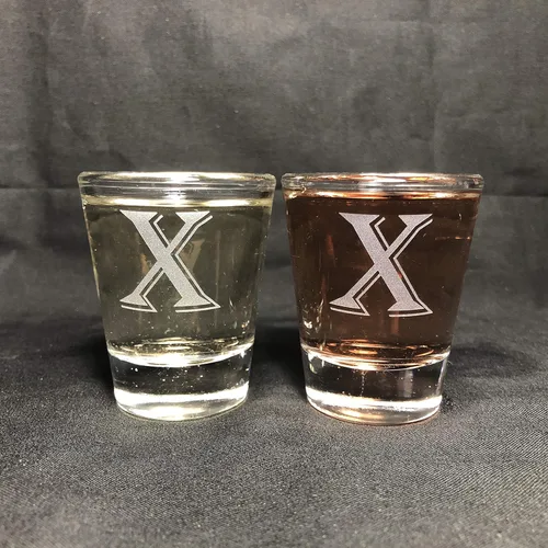 Miniatura 22 de Juego de 2 vasos de chupito con letras de monograma de 1.5 oz (B)