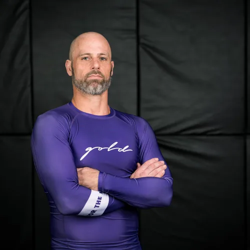 Miniatura 6 de Gold BJJ Fundación Rash Guard - Rashguard clasificado No-Gi y Gi Jiu Jitsu