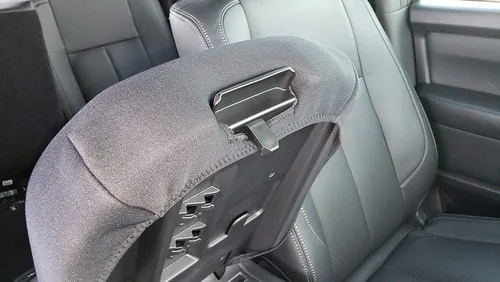 Miniatura 3 de Car Console Covers Plus Fabricado en Estados Unidos, diseñado para Nissan Titan 2016-2024 con asientos de cubo de consola fija en la imagen que se