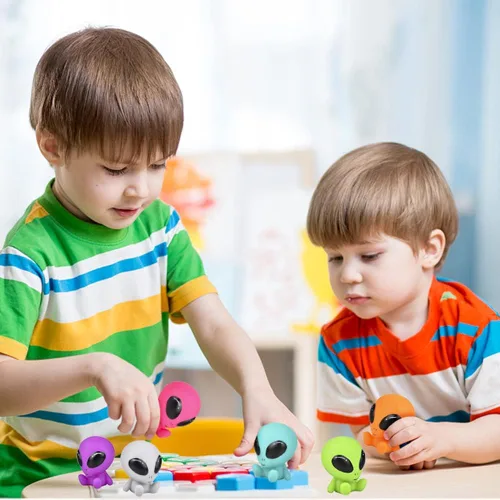 Miniatura 4 de ArtCreativity Extraterrestres galácticos de goma, juego de 10, juguetes alienígenas para niños en varios colores, ideales como recuerdos de fiesta