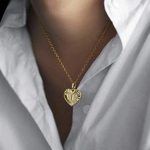 Miniatura 5 de Trendsmax Collar con dije de letra inicial de la A a la Z, regalo para mujeres y niñas, chapado en oro, cadena de eslabones Rolo de acero