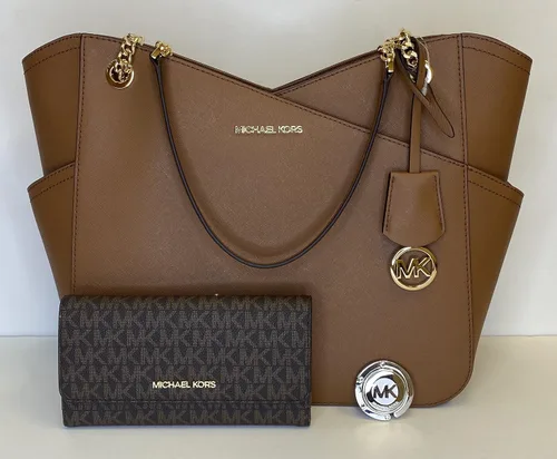 Miniatura 2 de Michael Kors Jet Set - bolsa de hombro para viaje con cadena grande, cartera triple Michael Kors Jet Set.