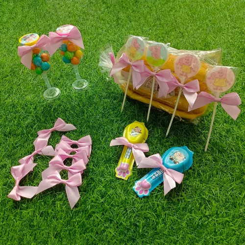 Miniatura 5 de Juego de 25 lazos de cinta de satén prehechos con almohadillas de gel adhesivas para bolsas de golosinas, bolsas de regalo, bolsas de dulces de Negro