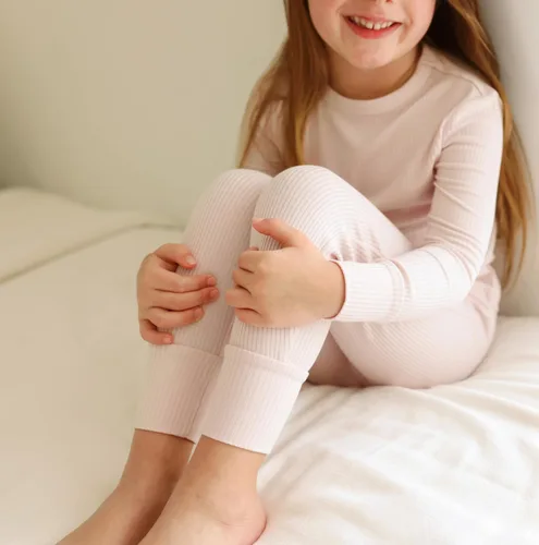 Miniatura 36 de Posh Peanut Pijamas para niñas, suaves, de viscosa de bambú para niños, pijamas a juego de manga larga para niñas