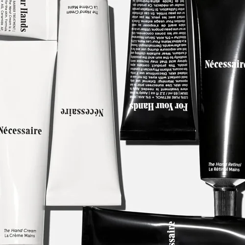 Miniatura 3 de Nécessaire The Hand Duo – El Set de Regalo de Vacaciones de Crema de Manos + Tratamiento de Manos con Retinol para Manos Secas – Humedad Diaria +