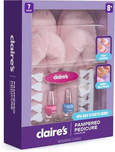 Miniatura 5 de Claire's Kit de pedicura para niños, juego de spa en casa de 7 piezas con pantuflas peludas, esmalte de uñas, separadores de dedos y lima de uñas