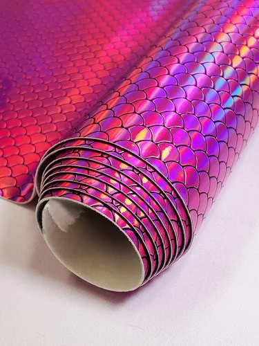 Fabric Empire The Yard - Escamas holográficas de vinilo con relieve de pez de sirena en relieve, tela brillante de 54 pulgadas de ancho (fucsia,