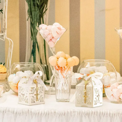 Miniatura 7 de Juego de 50 paquetes de recuerdos de bautismo, cuentas de rosario de bautismo acrílicas, perlas falsas con bolsas de organza, recuerdo de boda