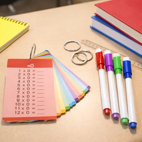 Miniatura 6 de Geyee 52 tarjetas de multiplicación para niños de 1er a 3er grado con 4 marcadores de borrado en seco y juego de 4 anillos, tarjetas de matemáticas