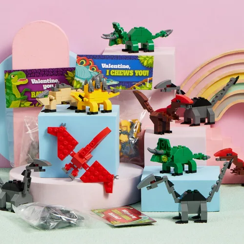 Miniatura 7 de JOYIN Paquete de 24 tarjetas de San Valentín con bloques de construcción de dinosaurios para regalos, recuerdos de fiesta, premio de intercambio