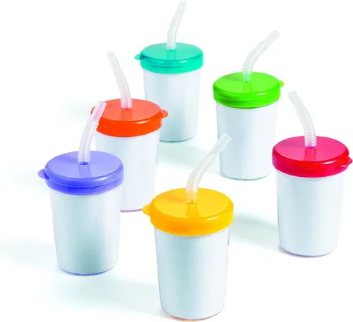 Fun Express Vasos de bricolaje con tapas y pajitas para niños (paquete de 12) – Colorea tus propias tazas de manualidades a granel con inserciones