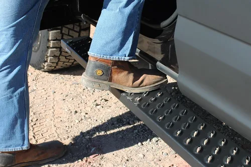 Miniatura 8 de Raptor Series Estribos escalones de 6.5 pulgadas de ancho con agarre de diente de sierra de aluminio negro compatible con cabina extendida/doble