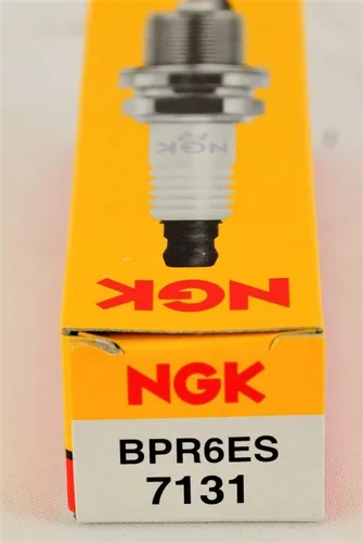 Miniatura 8 de Juego de 4 bujías estándar NGK BPR6ES, 7131