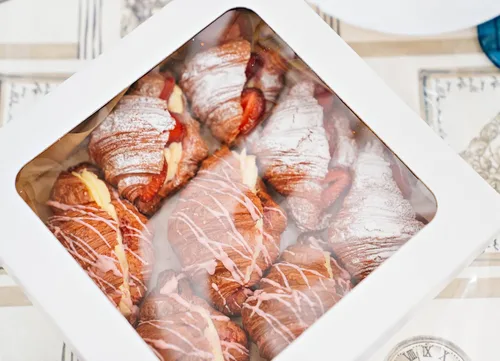 Miniatura 5 de NPLUX Cajas de panadería de 8 x 8 x 3 pulgadas con ventana, cajas de chocolate y fresas para pastel, pastel, magdalena, galletas, macarrón, corazón