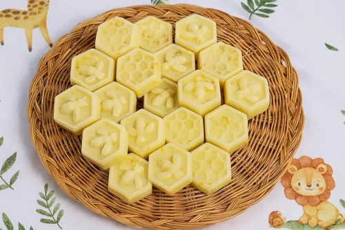 Miniatura 2 de Honeycomb Honey Bee Baby Shower Favores – Fiesta de Cumpleaños Cabras Leche y Miel Aroma Jabones de Género Revela Fiesta Paquete de 20