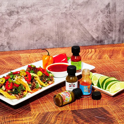 Miniatura 4 de Thoughtfully Juego de regalo de muestra de salsa picante gourmet para cumpleaños, paquete de 30 con sabores como hierba de ajo y whisky de manzana