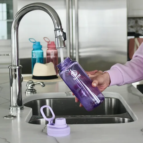 Miniatura 6 de Takeya Tritan - Botella de Agua Deportiva con Tapa de Boquilla - Sin BPA y Apta para Lavavajillas - Botella Reutilizable con Asa en la Tapa - Rosa