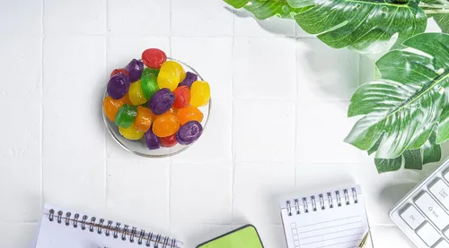 Miniatura 7 de Colombina Sweet Delights – Caramelos rellenos de frutas de 7 onzas – Cáscara dura y centro suave líquido – Piña, uva, manzana verde, fresa sabores
