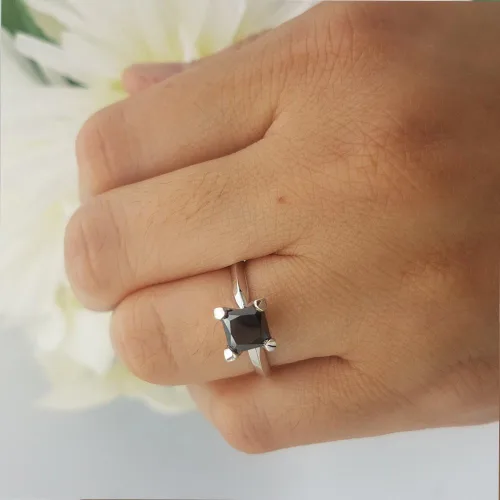 Miniatura 4 de Dazzlingrock Collection Anillo de compromiso solitario de 14 quilates con diamante negro de corte princesa para mujer, oro blanco