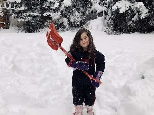 Miniatura 2 de Rocky Mountain Goods Pala de nieve para niños, 34 pulgadas, pala de nieve de tamaño perfecto para niños de 3 a 12 años, más segura que las palas