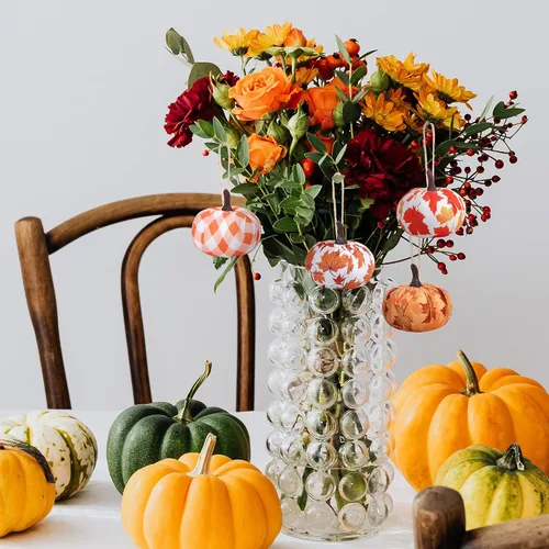 Miniatura 6 de Wehhbtye 12 adornos colgantes de calabaza de Acción de Gracias, hoja de arce envuelta en tela de calabaza, bola de calabaza de búfalo naranja