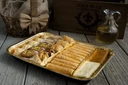 Shatila Productos alimenticios Pasteles Baklawa mixtos, bandeja de regalo de pastelería Baklava surtida, postres árabes de dulces mediterráneos, 27