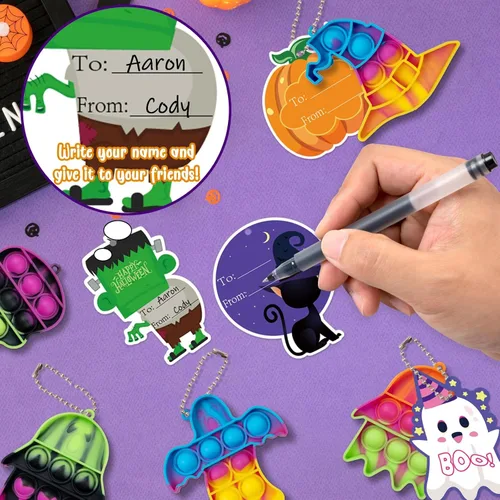 Miniatura 6 de AMUHUA Recuerdos de fiesta de Halloween para niños - 24 piezas de mini juguetes de Halloween, llaveros de presión, juguetes para jugar